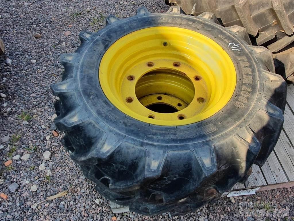 BKT 250/80-16 x2 Шины и колёса