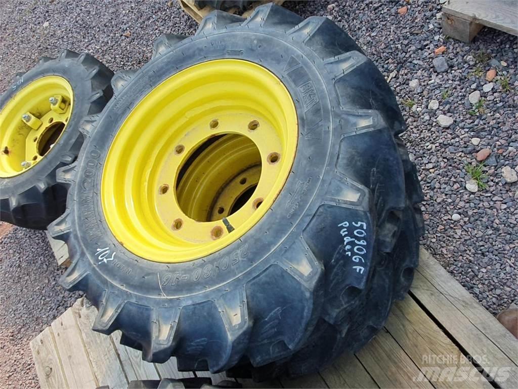 BKT 250/80-16 x2 Шины и колёса