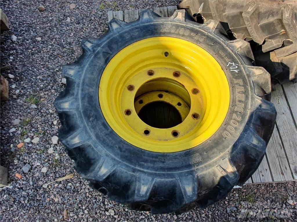 BKT 250/80-16 x2 Шины и колёса