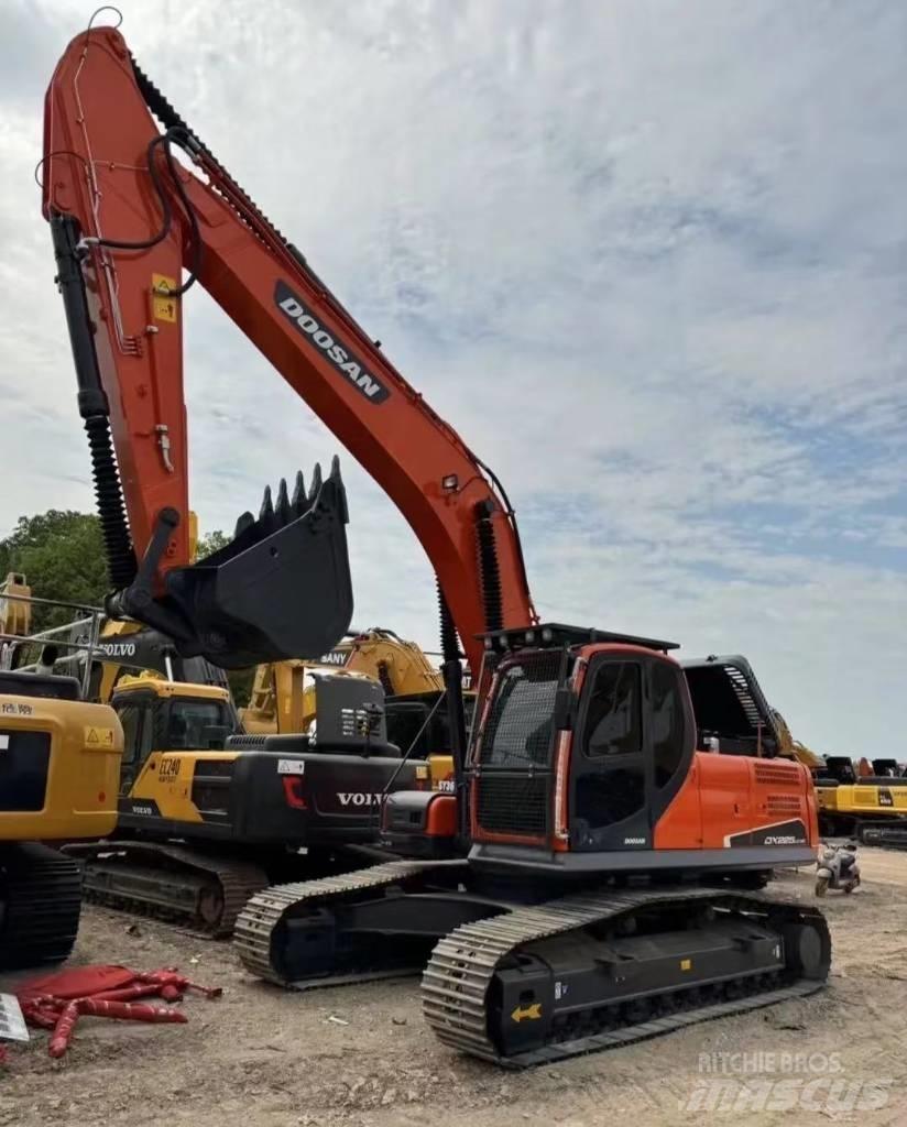 Doosan DX 225 Гусеничные экскаваторы