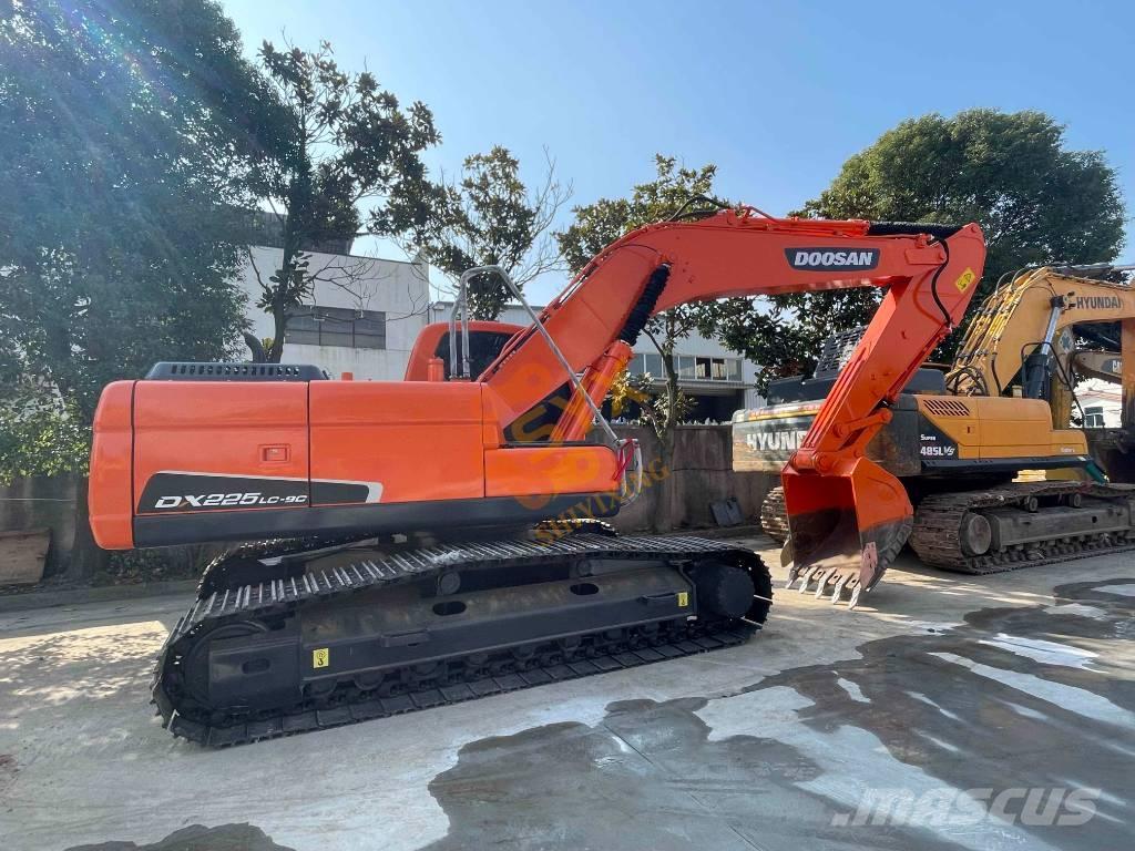 Doosan DX 225 LC Гусеничные экскаваторы