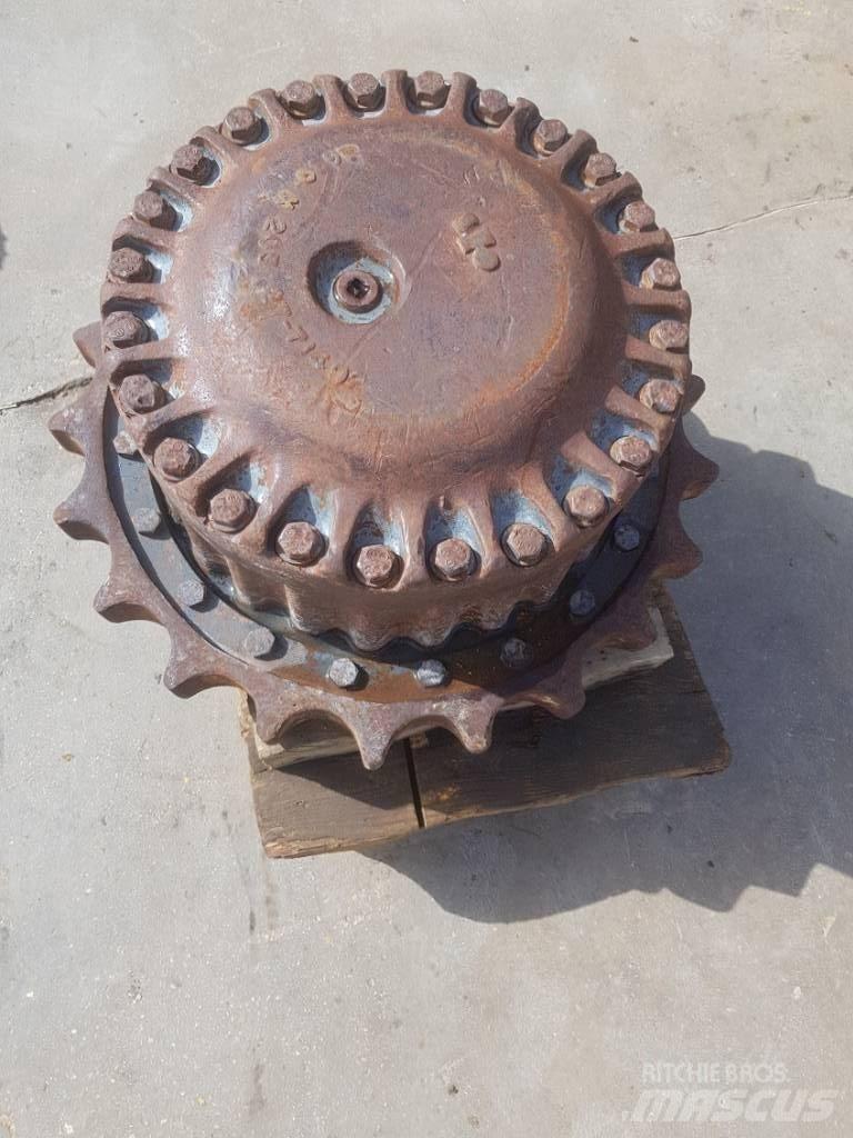 Komatsu PC210-3 Гусеницы и цепи
