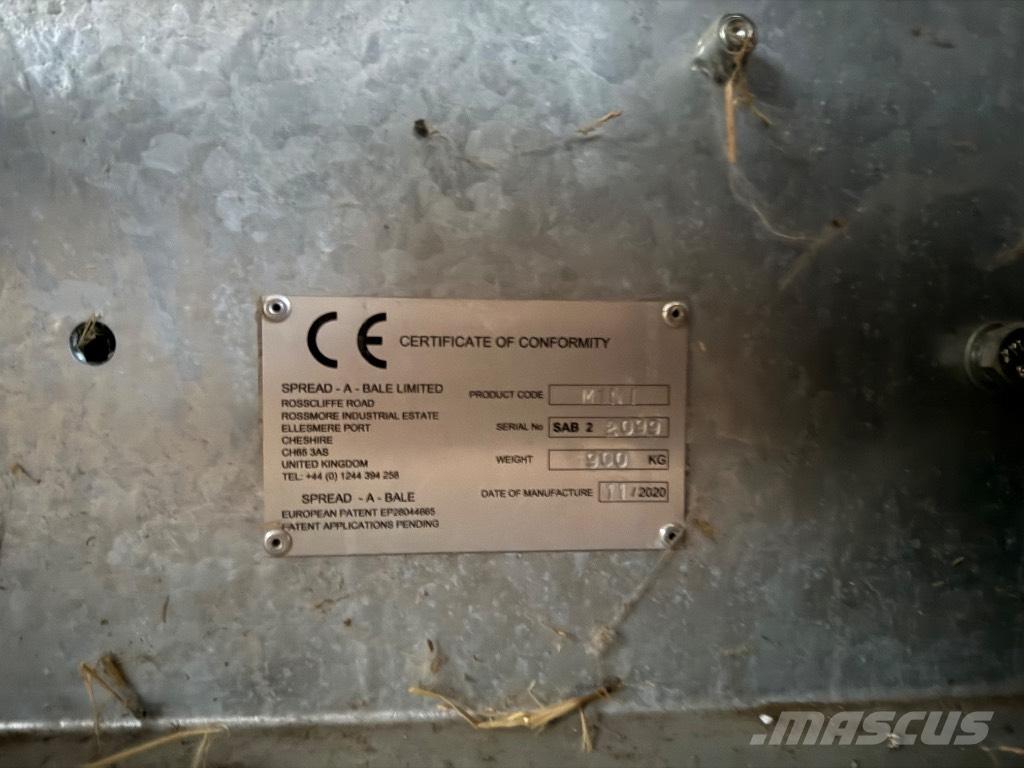  Spread-a-Bale Mini Измельчители тюков