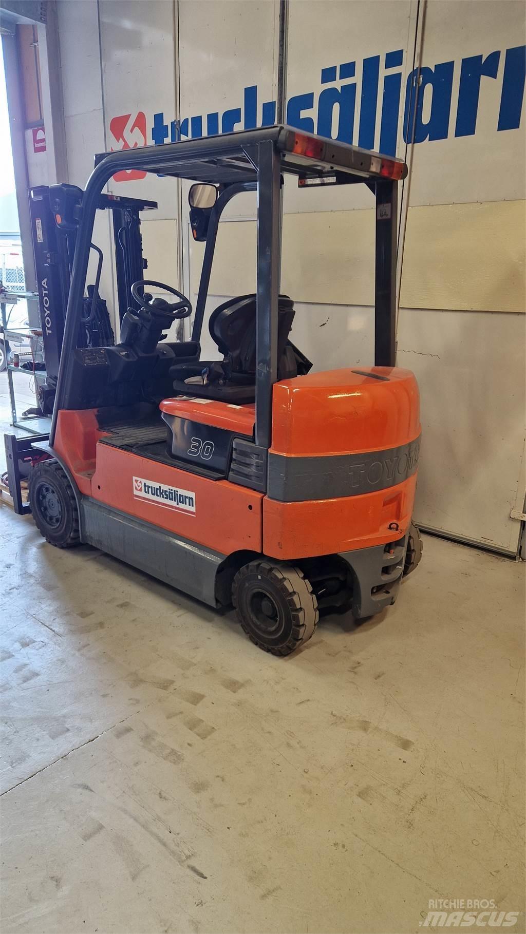 Toyota 7FBMF30 Электропогрузчики