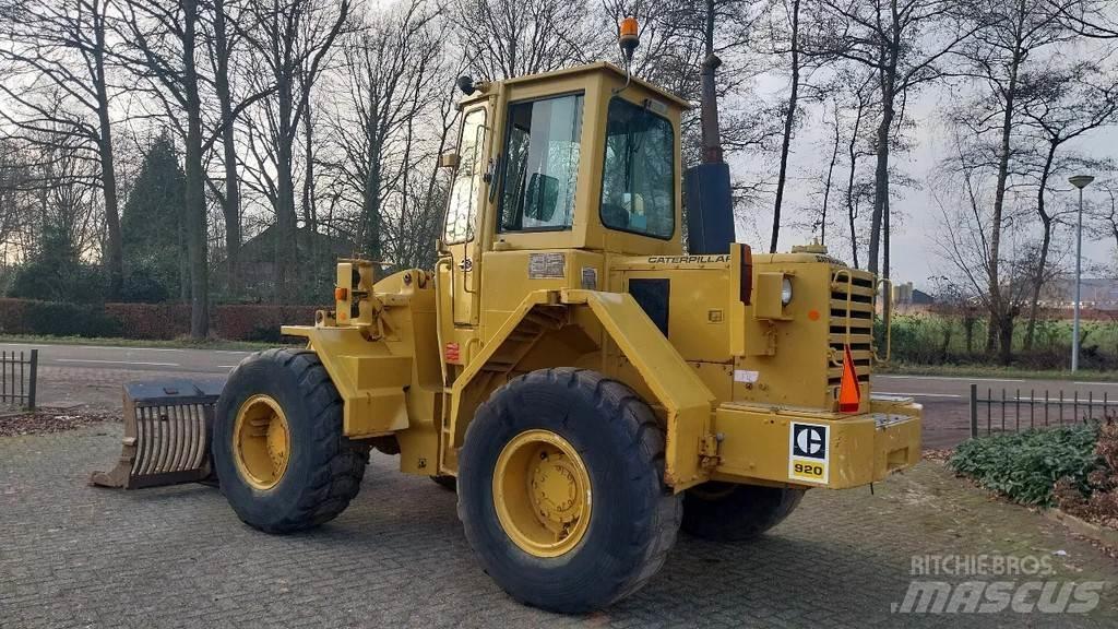 CAT 920 Фронтальные погрузчики