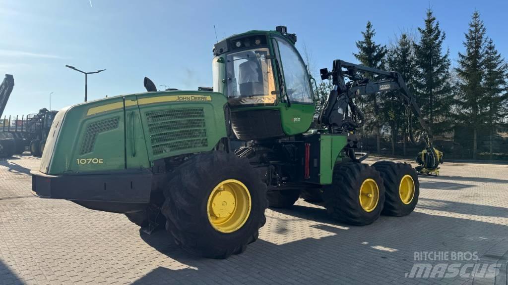 John Deere 1070 E Харвестеры
