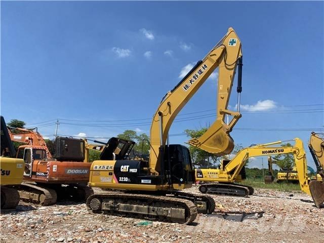 CAT 323D Гусеничные экскаваторы