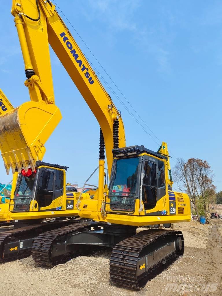 Komatsu PC 220 Гусеничные экскаваторы