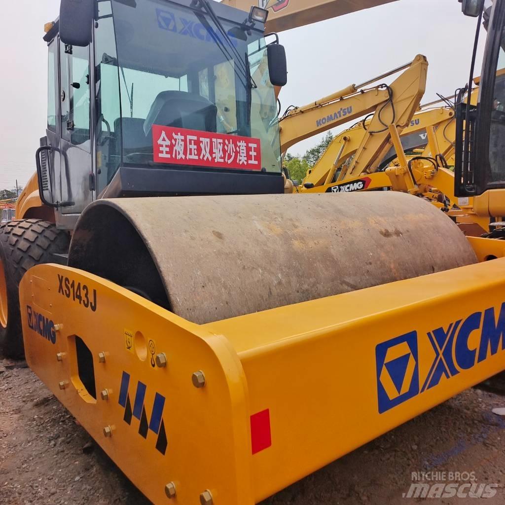 XCMG XS143J Грунтовые катки