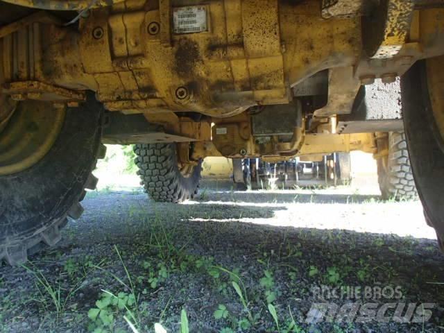 DEERE 410J Экскаваторы-погрузчики