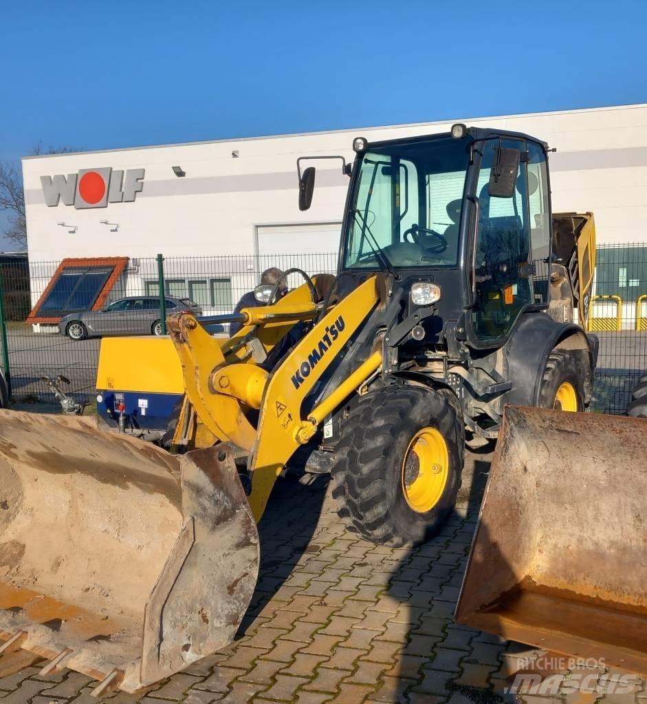 Komatsu WA80M-7 Фронтальные погрузчики