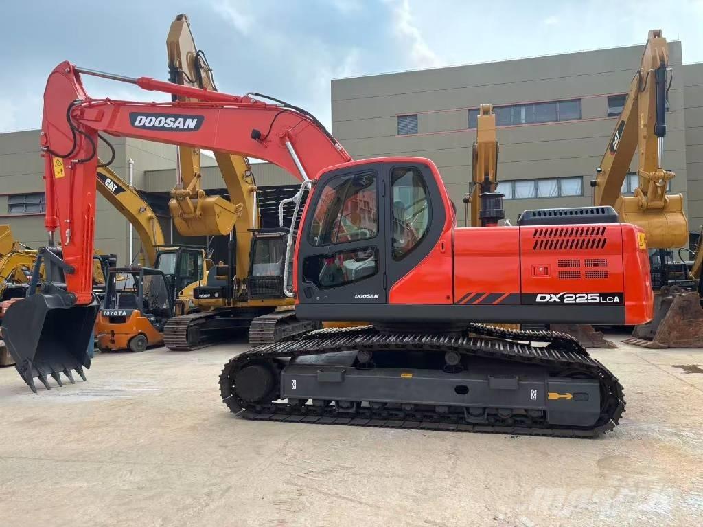 Doosan DX 225 Гусеничные экскаваторы