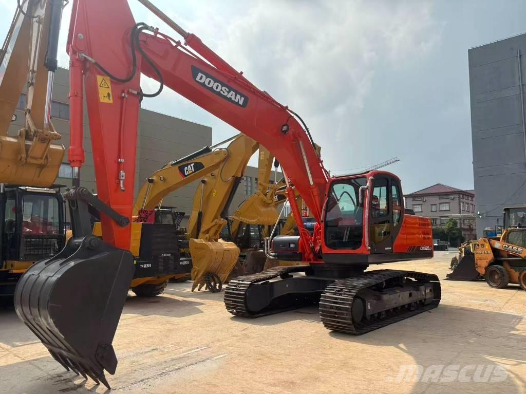 Doosan DX 225 Гусеничные экскаваторы