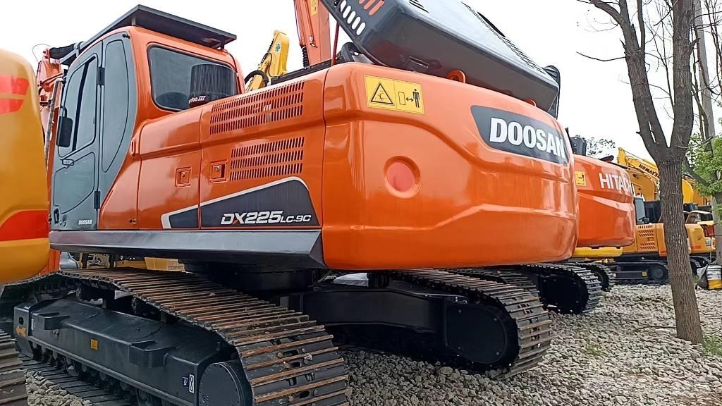 Doosan DX 225 LC Гусеничные экскаваторы