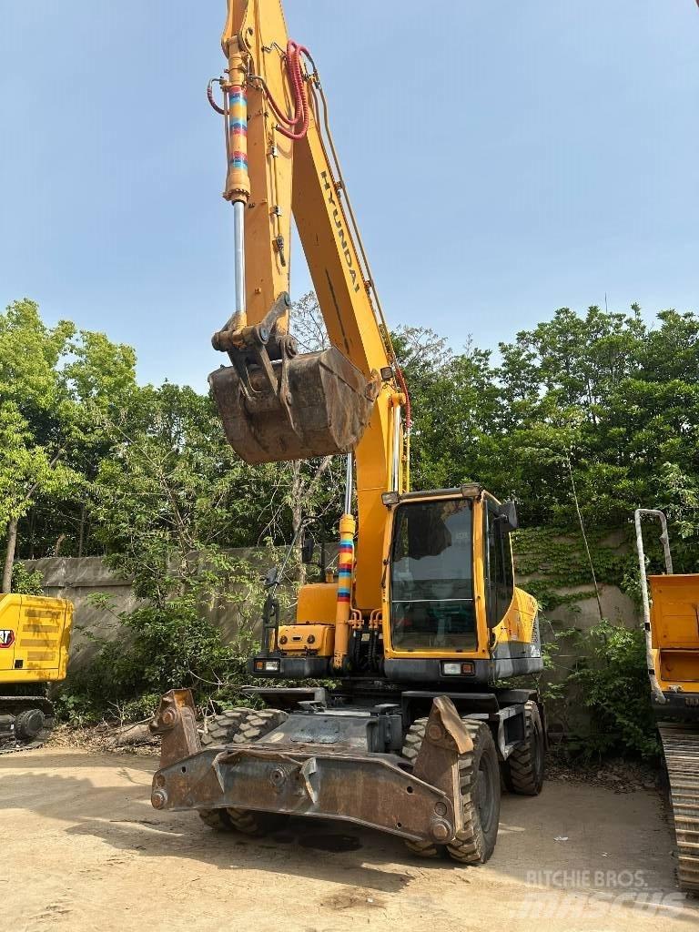 Hyundai R210W-9 Колёсные экскаваторы