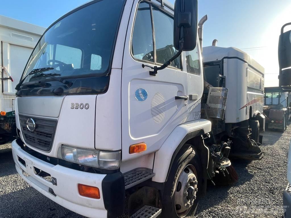 UD 3300 Уборочные машины
