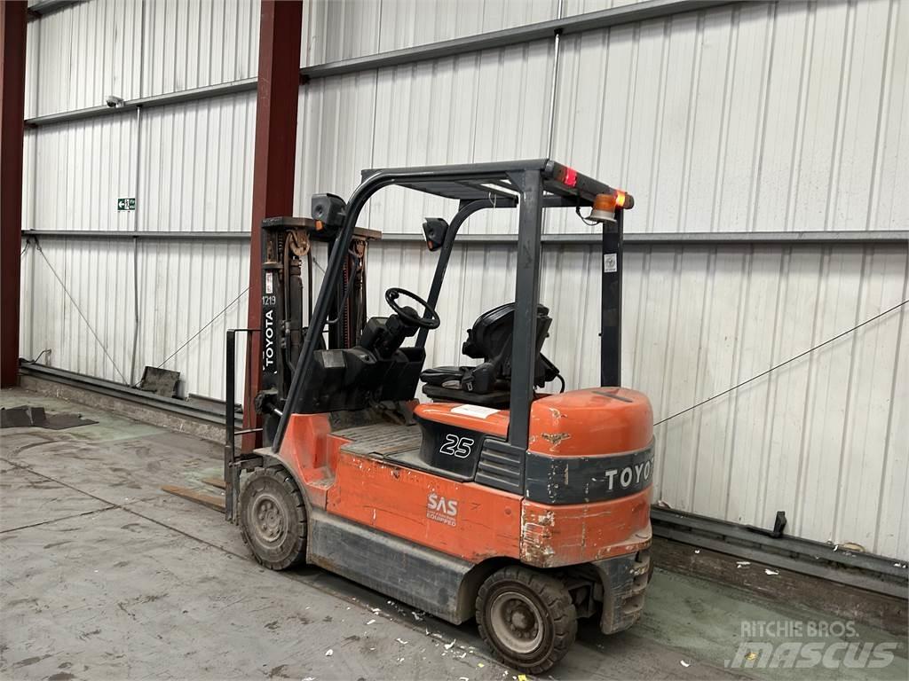 Toyota 7FBMF25 Электропогрузчики