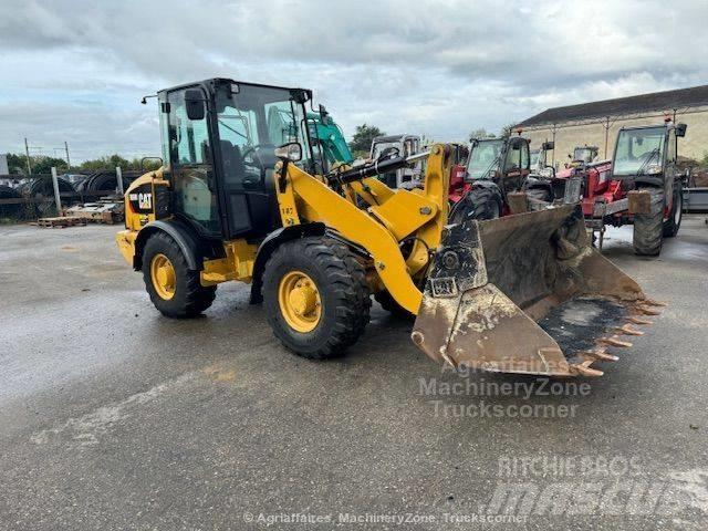 CAT 906 Фронтальные погрузчики