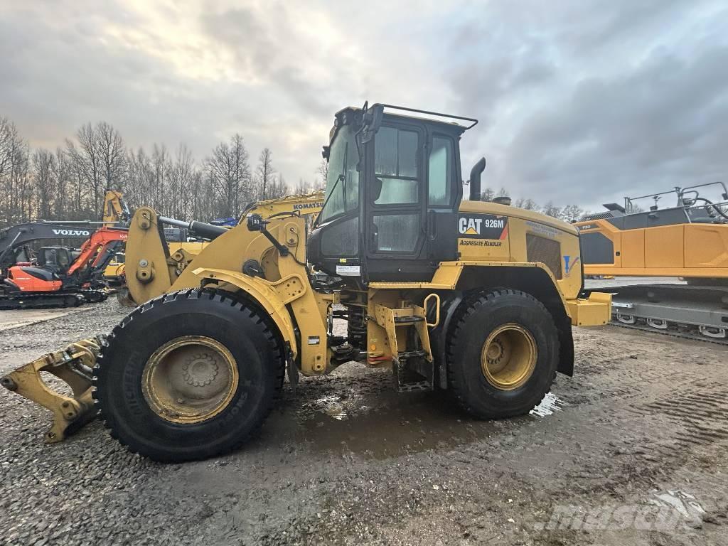 CAT 926 Фронтальные погрузчики