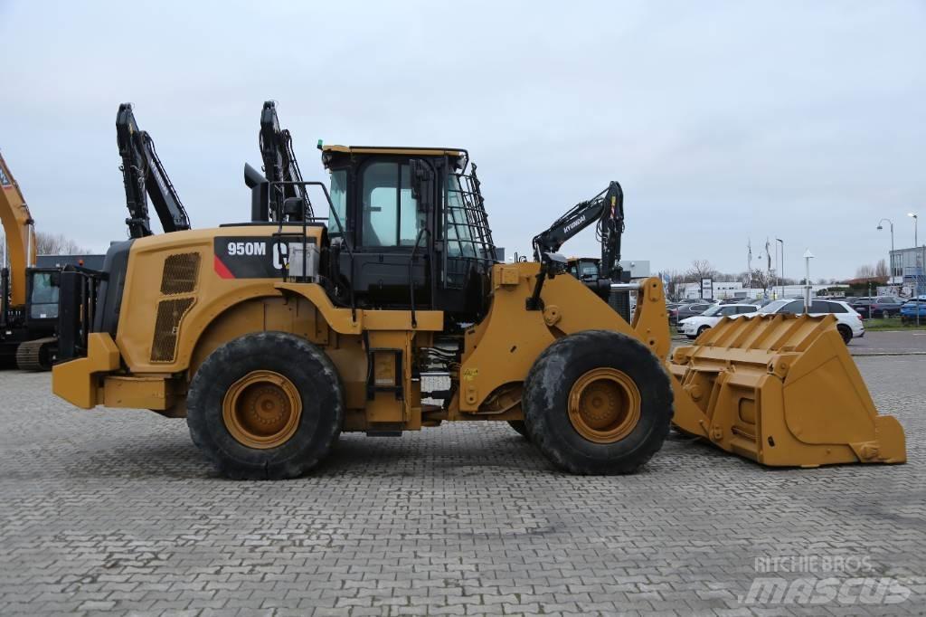 CAT 950M Фронтальные погрузчики