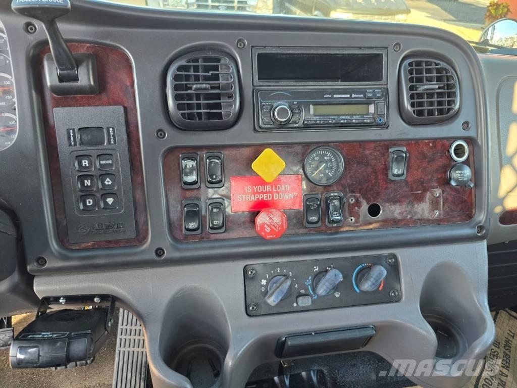 Freightliner M2 106 Грузовики-платформы/боковая разгрузка