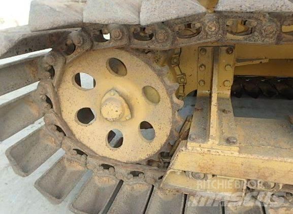 Mitsubishi BD2G Гусеничные бульдозеры