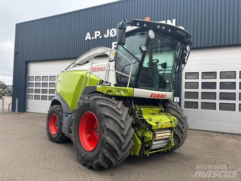 CLAAS Jaguar 960 4WD Самоходные кормоуборочные комбайны
