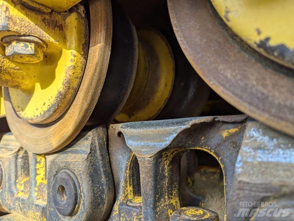 Komatsu D71PXi-24 Гусеничные бульдозеры
