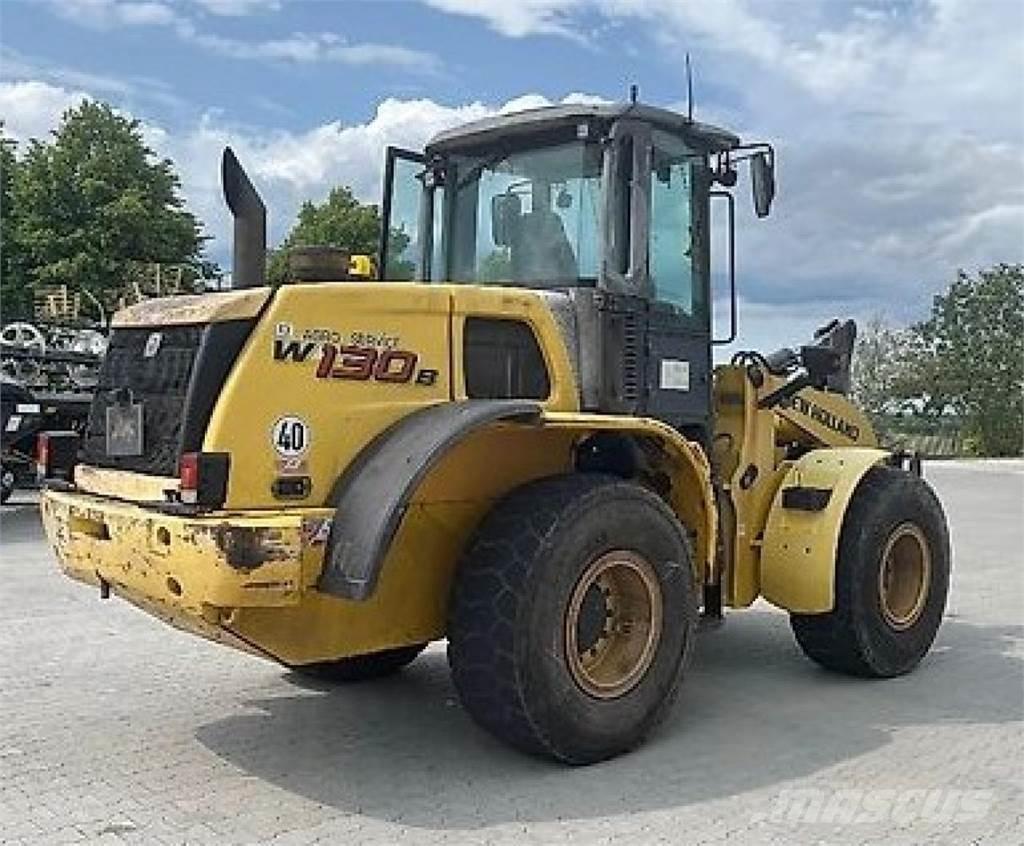 New Holland W 130B Фронтальные погрузчики