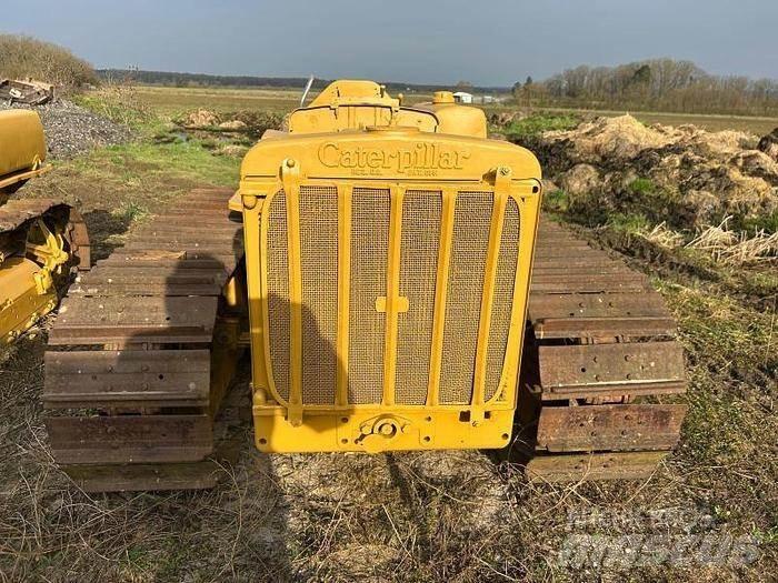 CAT D4 - Гусеничные бульдозеры