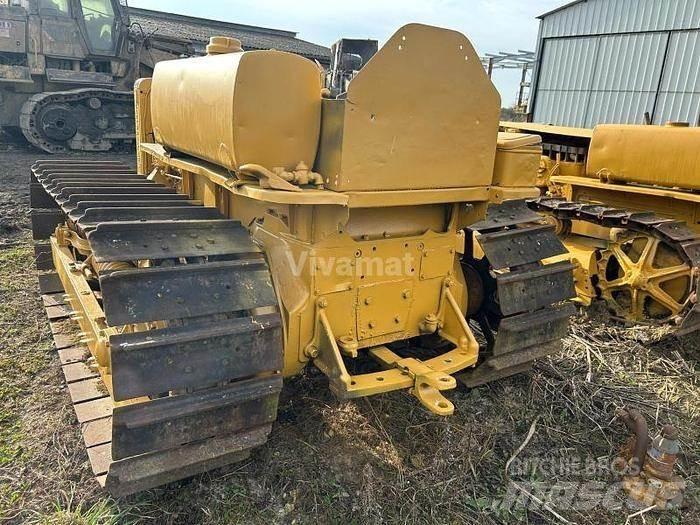 CAT D4 - Гусеничные бульдозеры
