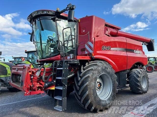 Case IH AF 8240 Зерноуборочные комбайны