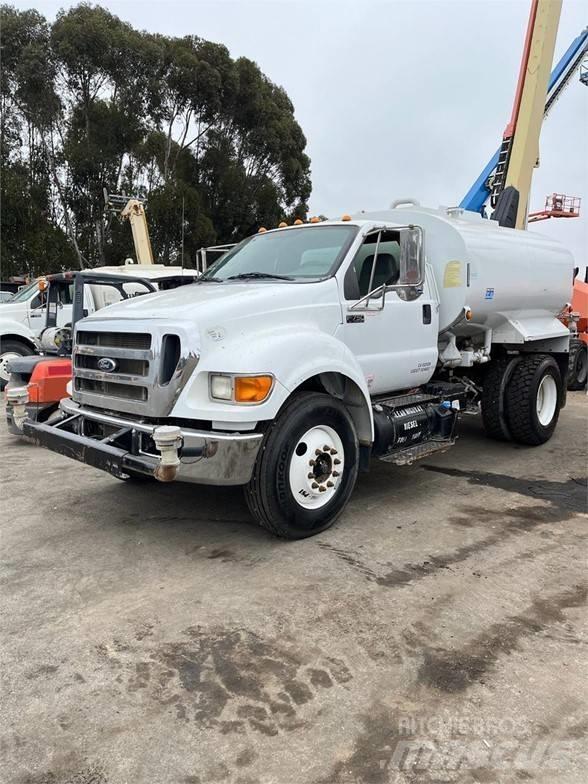 Ford F750 Грузовики-цистерны