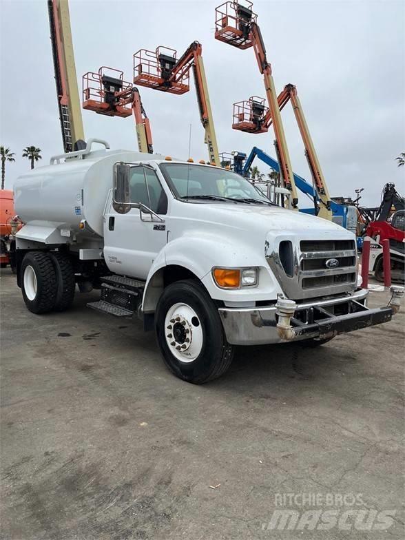 Ford F750 Грузовики-цистерны