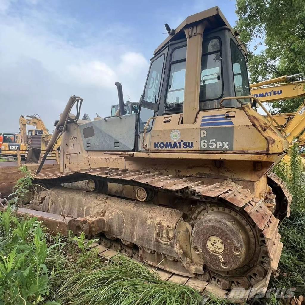 Komatsu D 65 P-12 Гусеничные бульдозеры