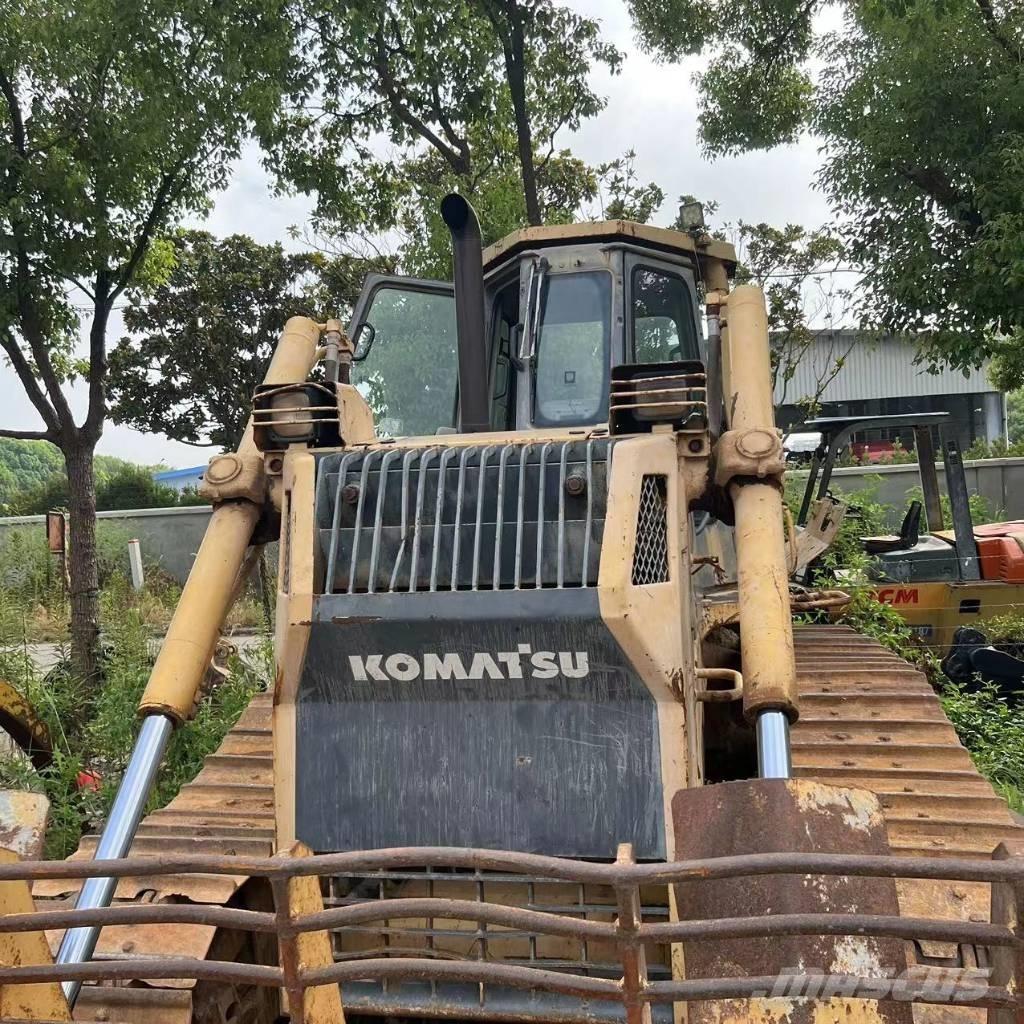 Komatsu D 65 P-12 Гусеничные бульдозеры