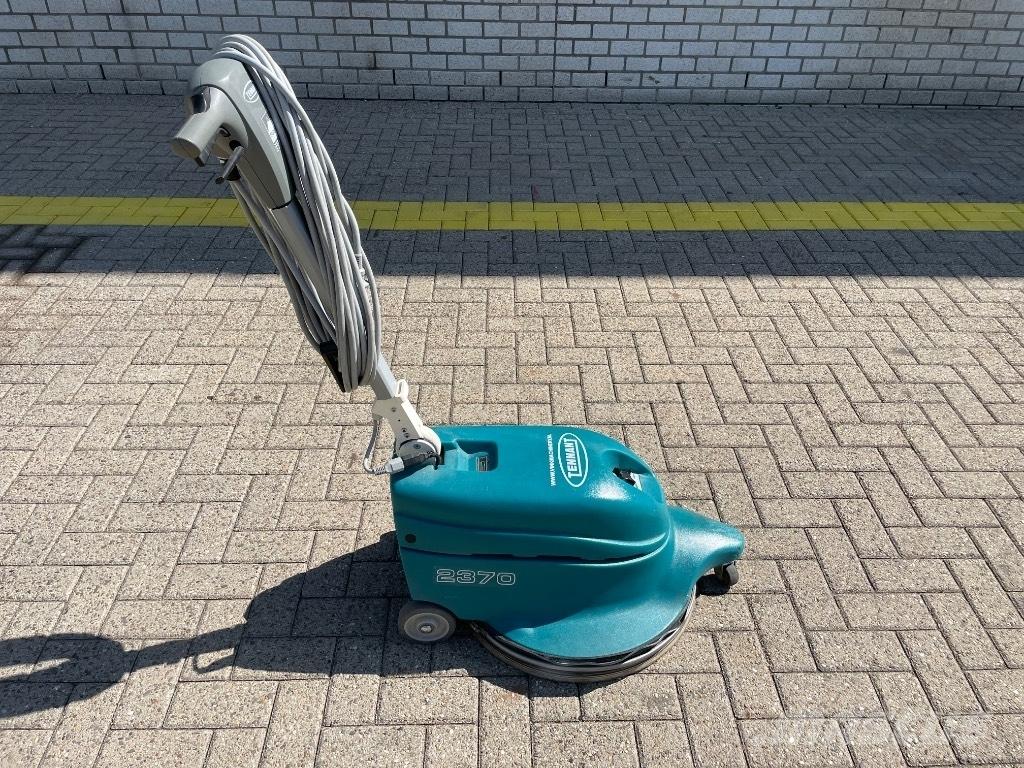 Tennant 2370 Вакуумные уборочные машины