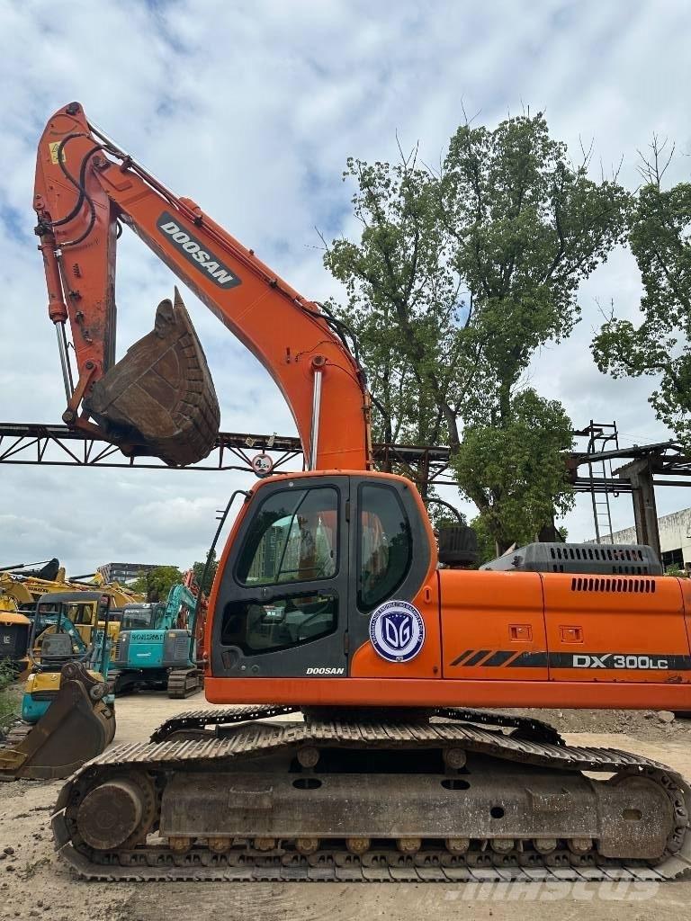 Doosan DX300 Гусеничные экскаваторы