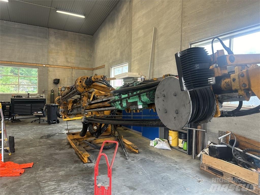 CAT 335 F L Буровые вышки
