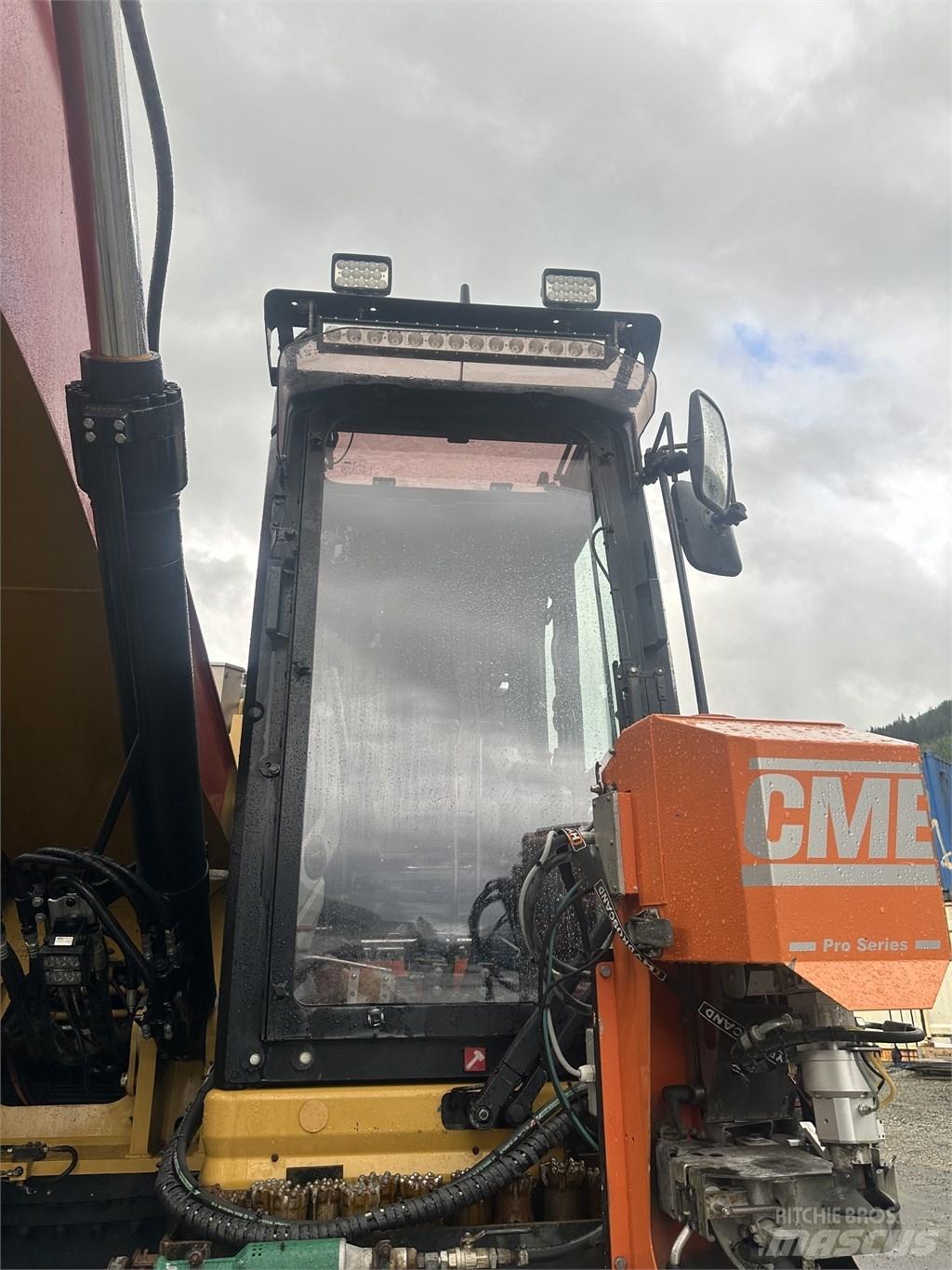 CAT 335 F L Буровые вышки
