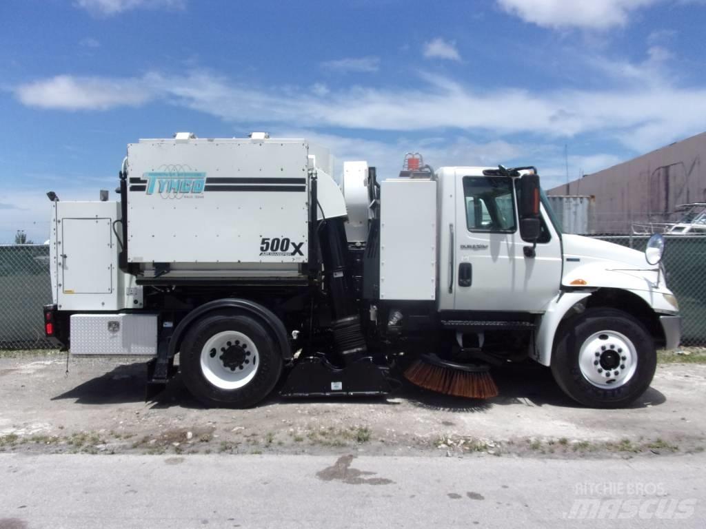 International 4300 Уборочные машины