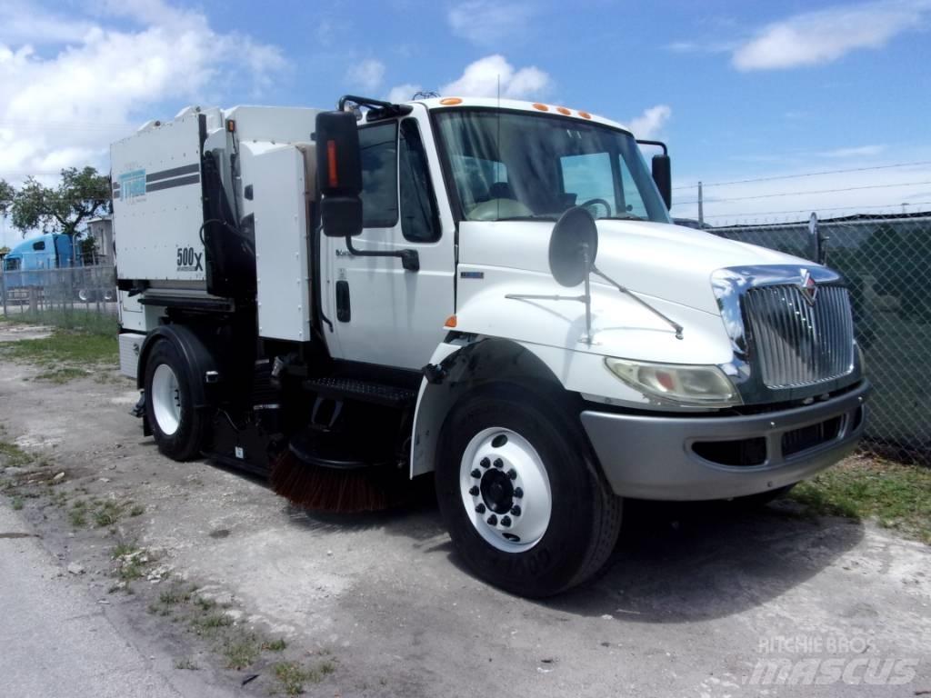 International 4300 Уборочные машины