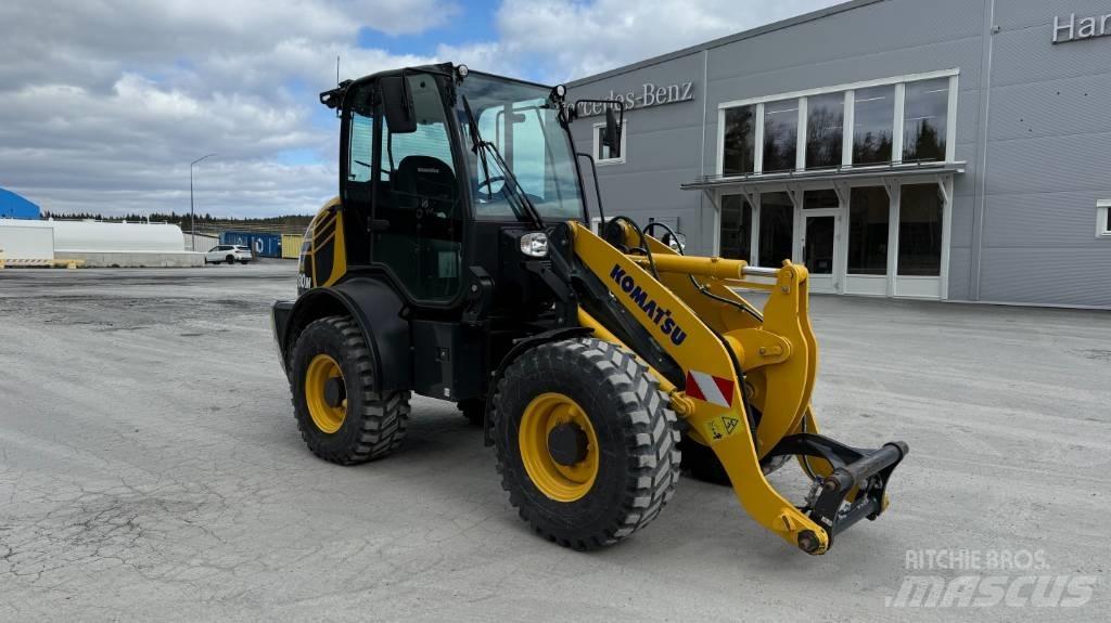 Komatsu WA 80 M Фронтальные погрузчики