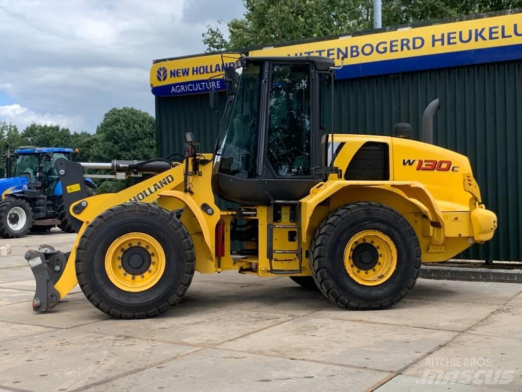 New Holland W 130 C Фронтальные погрузчики