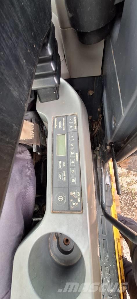 Komatsu PC 210 Гусеничные экскаваторы