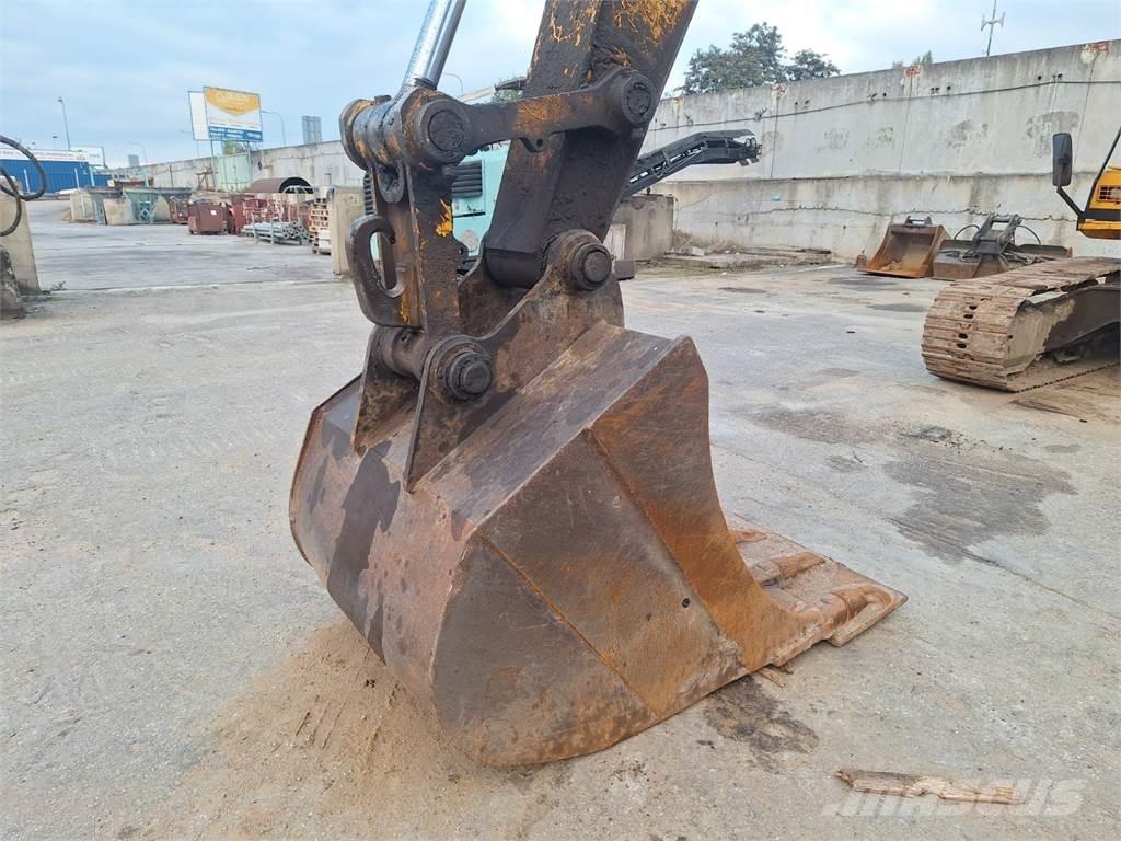 JCB JS 220 Строительная техника - Другие
