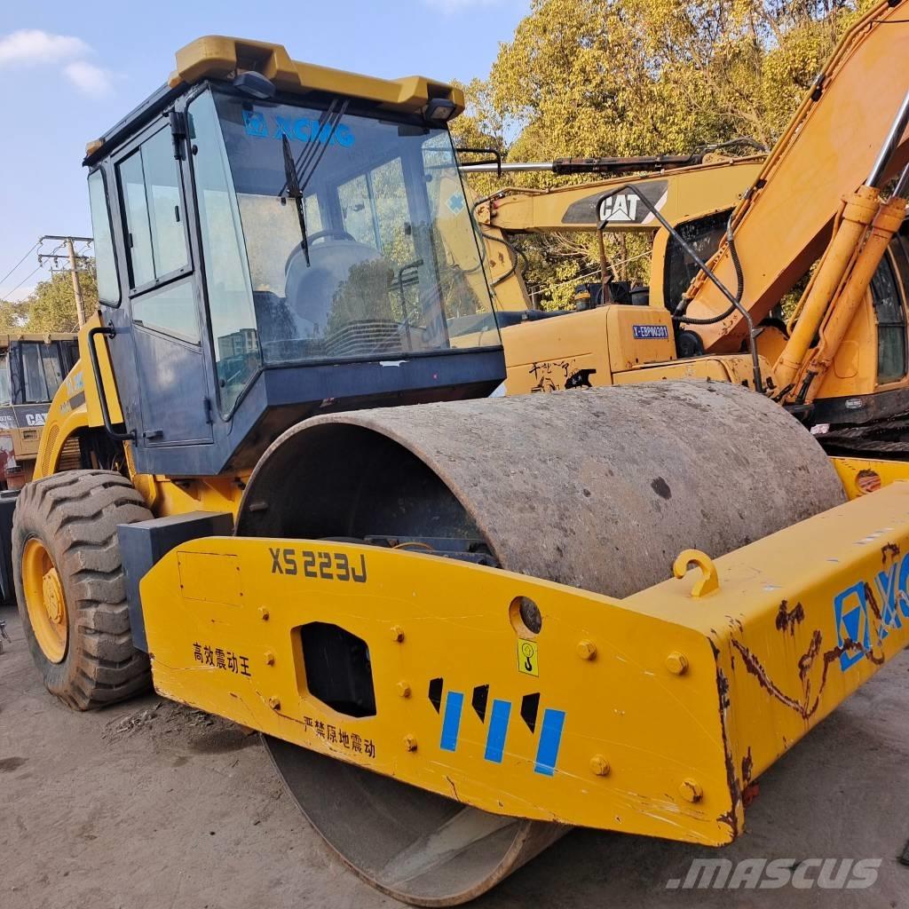 XCMG XS 143 J Грунтовые катки