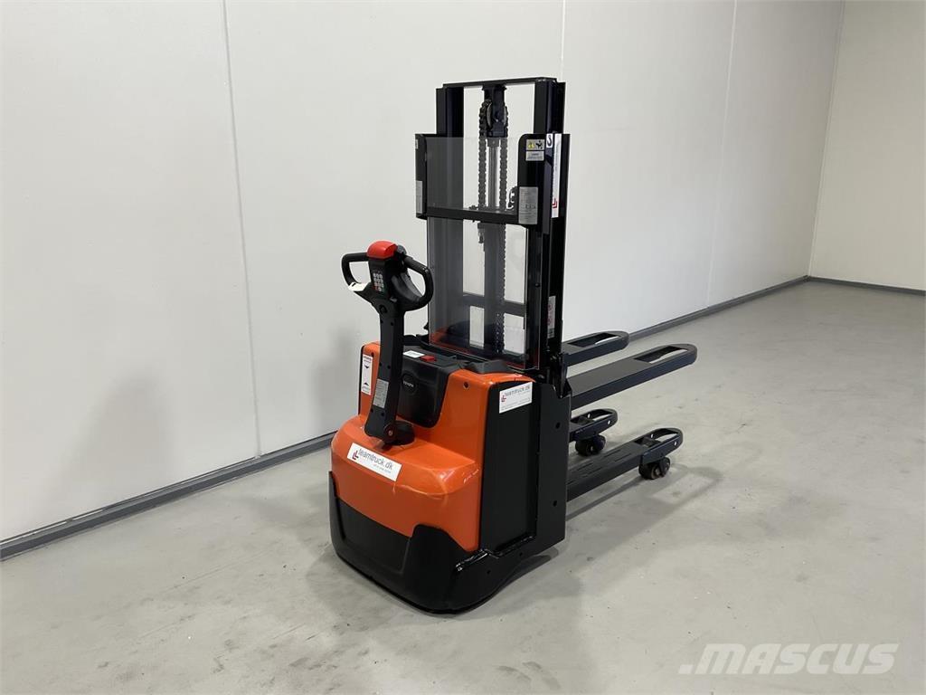 Toyota SWE200D Самоходные электроштабелёры