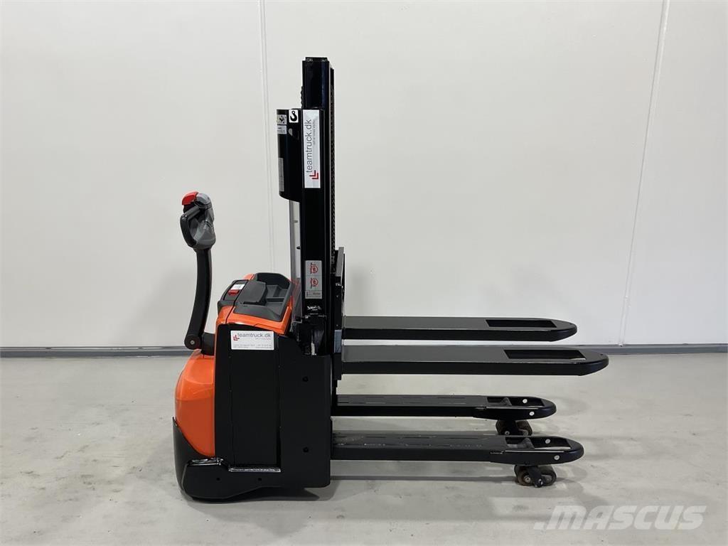 Toyota SWE200D Самоходные электроштабелёры