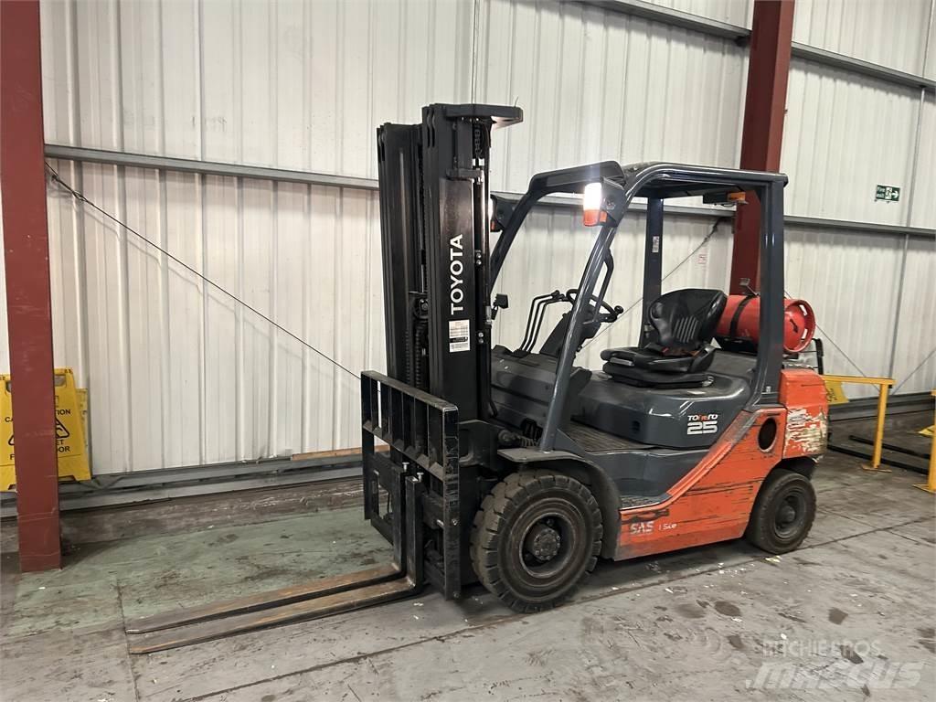 Toyota 02-8FGF25 Газовые погрузчики